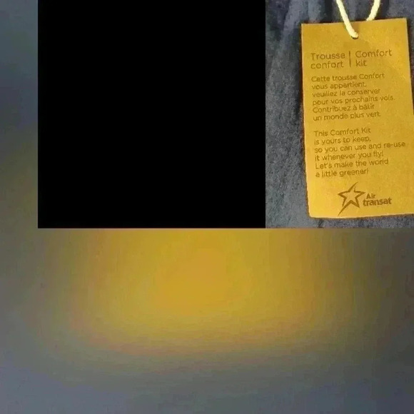 Air Transat Comfort Kit Fleece Blanket, Sleep Mask and Inflatable Neck Pillow - Picture 2 of 7